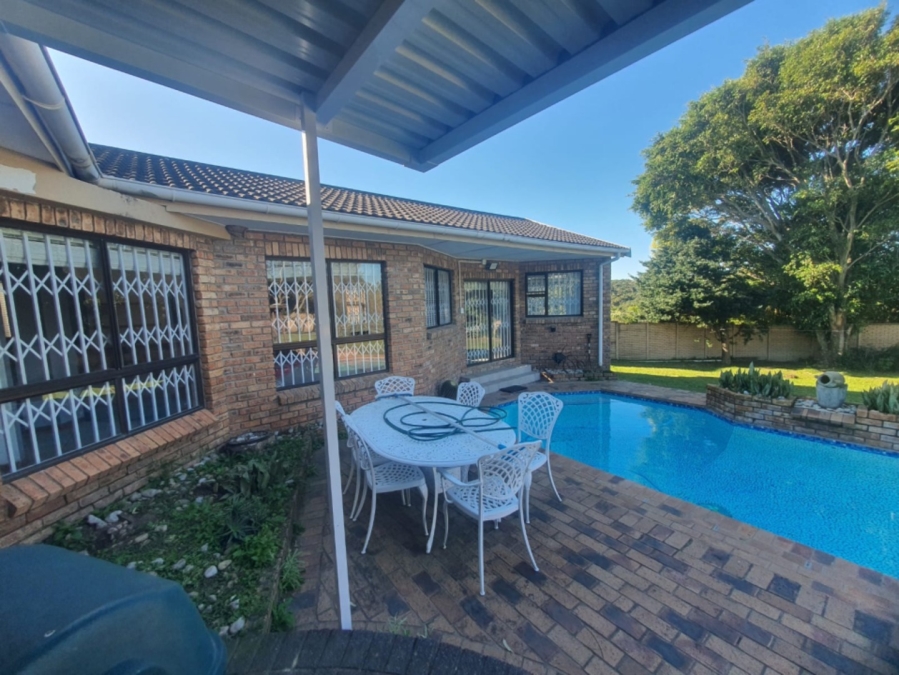 To Let 4 Bedroom Property for Rent in Beacon Bay Eastern Cape